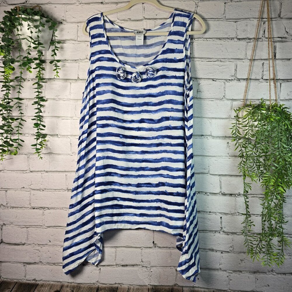 MONROE AND MAIN BLUE AND WHITE ASYMETRICAL HEM TUNIC XL EUC SLEEVELESS FLOWY